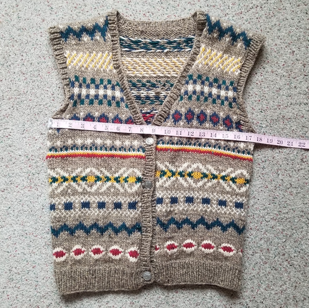 Hand knit wool vest button missing